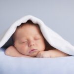 ¿A qué edad los bebés empiezan a dormir toda la noche?