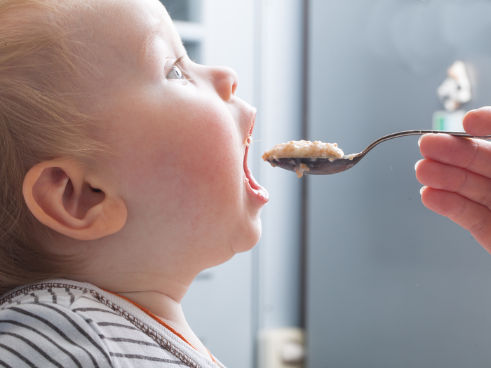 Cuándo los bebés empiezan a comer cada 4 horas