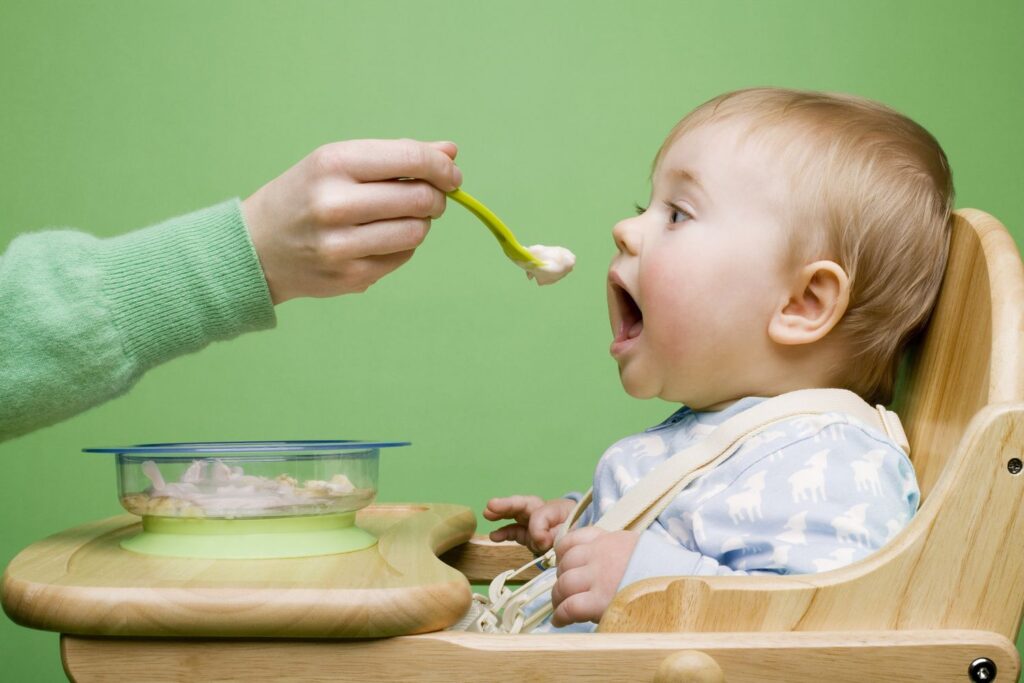 Cuándo se puede dejar de despertar al bebé para comer