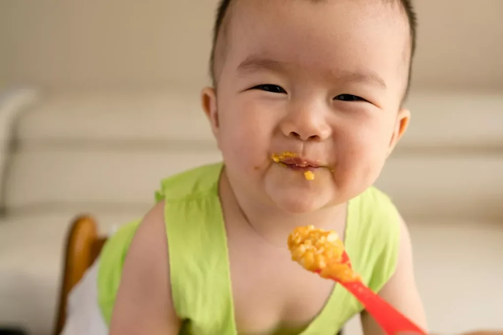 Qué pasa si un bebé de dos meses duerme toda la noche sin comer